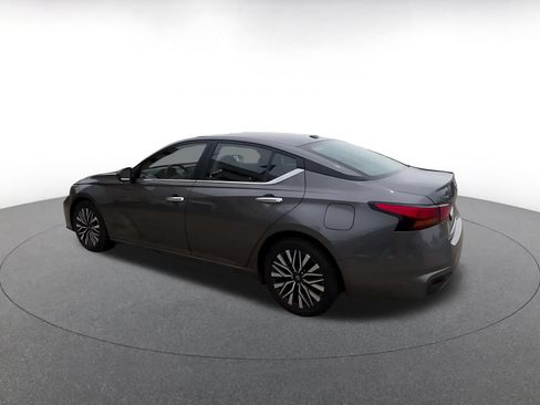 Used 2025 Nissan Altima 2.5 SV FWD image 10