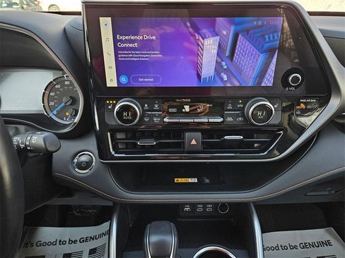 Certified 2023 Toyota Highlander Bronze Edition image 17