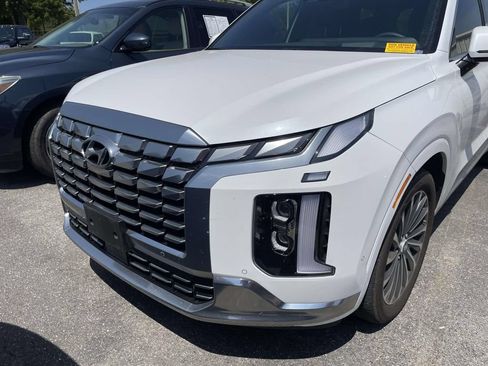 Used 2025 Hyundai Palisade Calligraphy FWD image 2