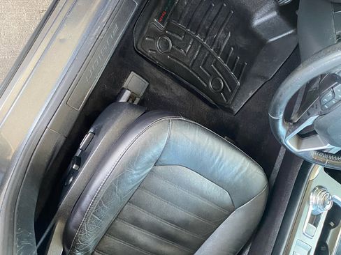 Used 2017 Ford Fusion SE w/ Fusion SE Technology Package image 10