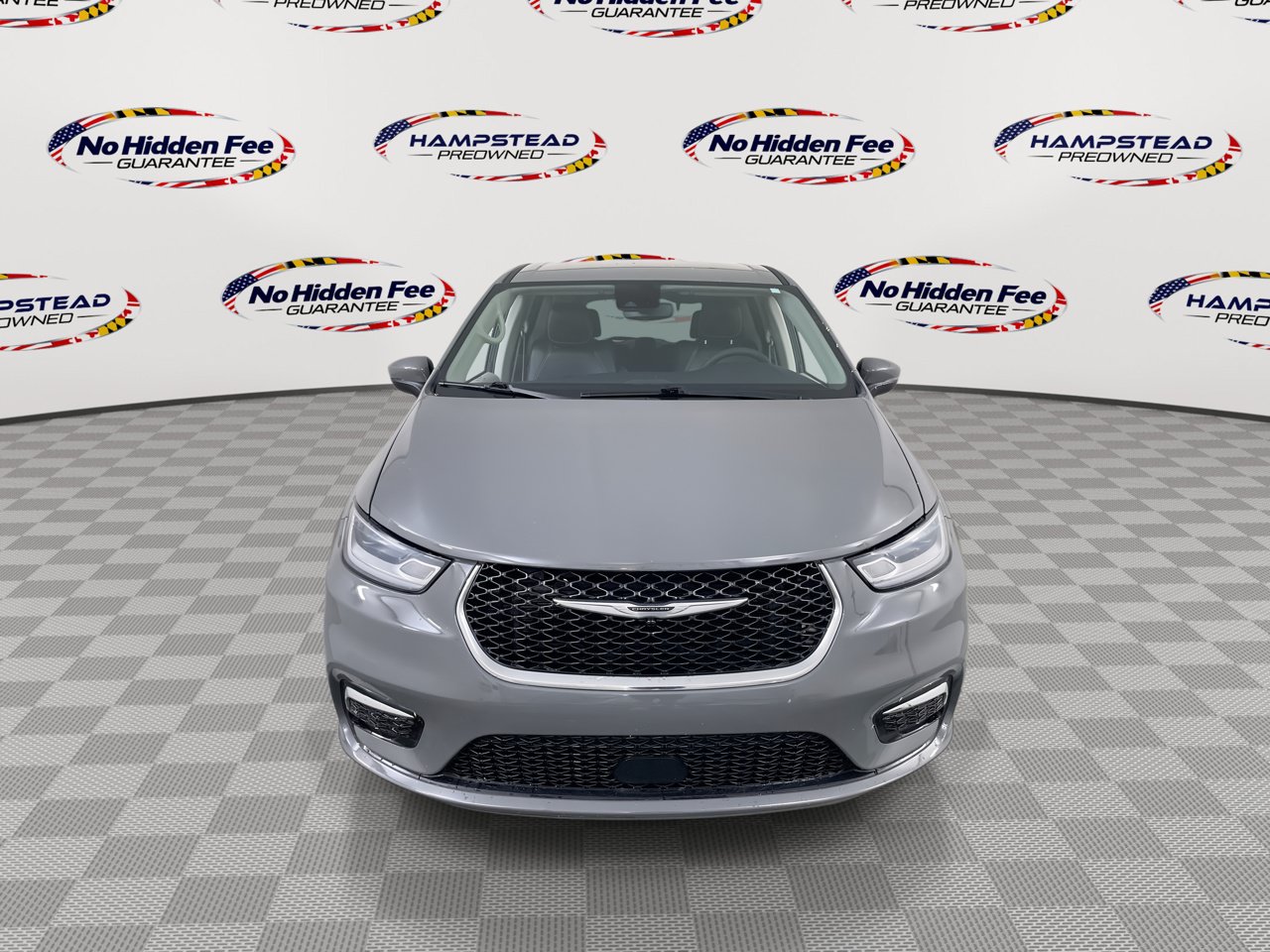 Used 2023 Chrysler Pacifica Touring-L FWD image 4
