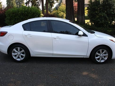 Used 2010 MAZDA MAZDA3 i Touring FWD image 11