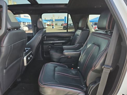 Used 2023 Ford Expedition Limited image 11