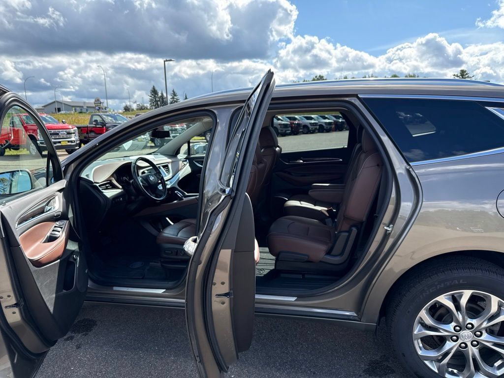 Used 2020 Buick Enclave Avenir w/ Avenir Technology Package AWD/4WD image 9