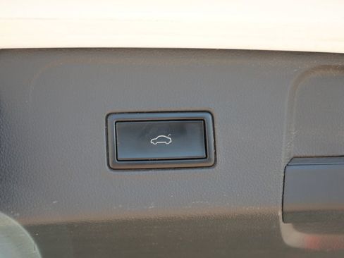 Used 2021 Volkswagen Atlas SE FWD image 12