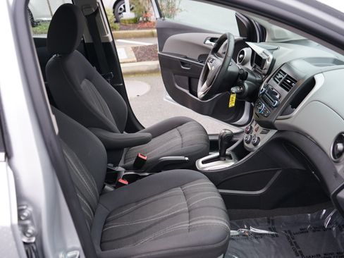 Used 2015 Chevrolet Sonic LT image 20