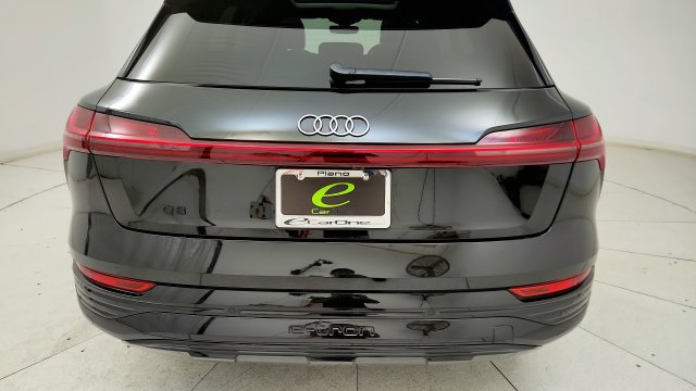 Used 2024 Audi Q8 e-tron Premium AWD/4WD image 27