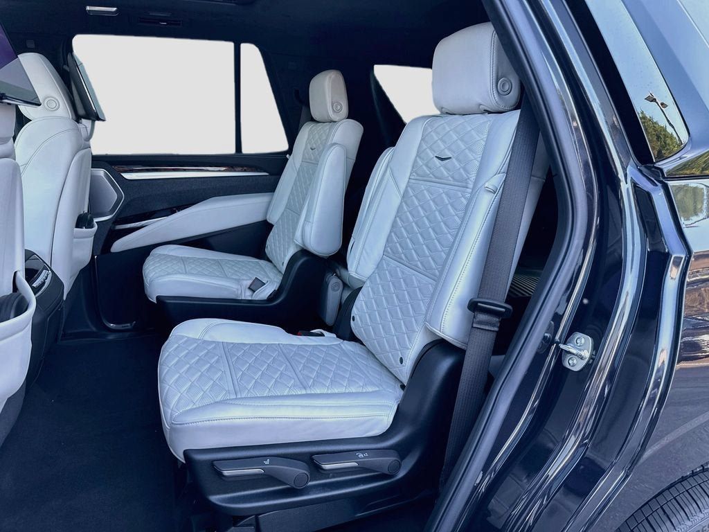 New 2026 Cadillac Escalade Platinum Sport w/ LPO, ONYX Package AWD/4WD image 30