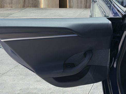Used 2025 Tesla Model S AWD/4WD image 39