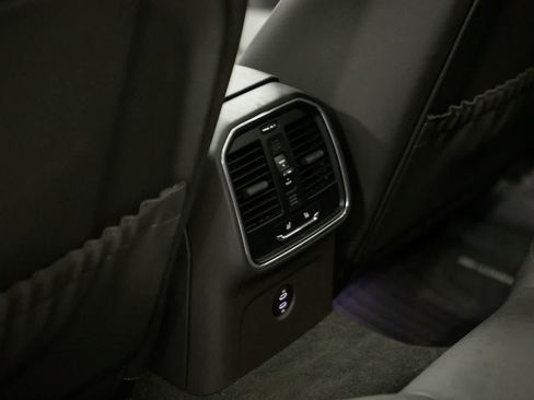 Certified 2023 Porsche Macan AWD/4WD image 33