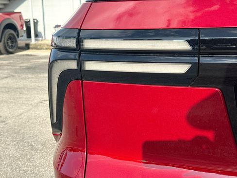 Used 2024 Chevrolet Traverse RS w/ LPO, Floor Liner Package FWD image 11