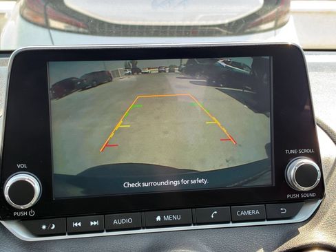 Used 2025 Nissan Sentra SV FWD image 22