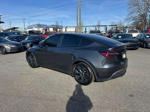 Used 2024 Tesla Model Y Long Range image 6