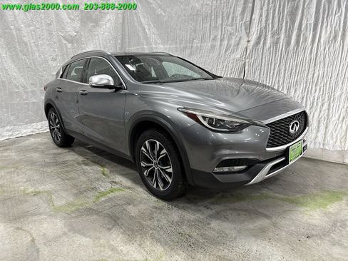 Used 2017 INFINITI QX30 Premium w/ Navigation Package image 2