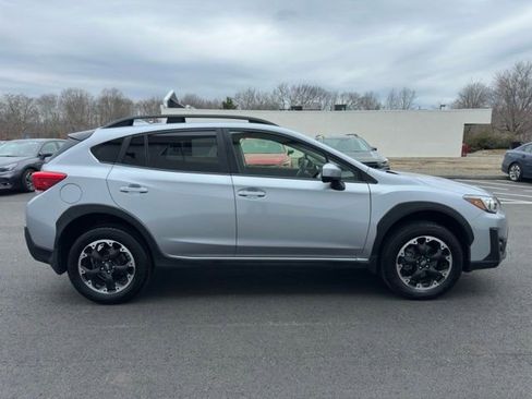 Used 2023 Subaru Crosstrek 2.0i Premium image 4
