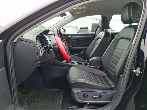 Used 2023 Volkswagen Jetta SE w/ Black Wheel Package image 15