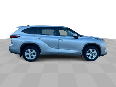 Used 2023 Toyota Highlander LE image 10