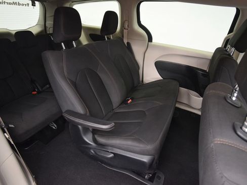 Used 2019 Chrysler Pacifica L FWD image 20