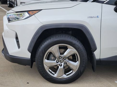 Used 2020 Toyota RAV4 Limited AWD/4WD image 8