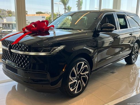 New 2026 Lincoln Navigator L Black Label AWD/4WD image 1