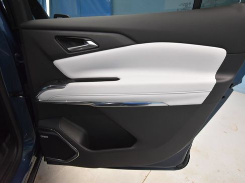 Used 2026 Chevrolet Traverse High Country w/ LPO, Floor Liner Package FWD image 25