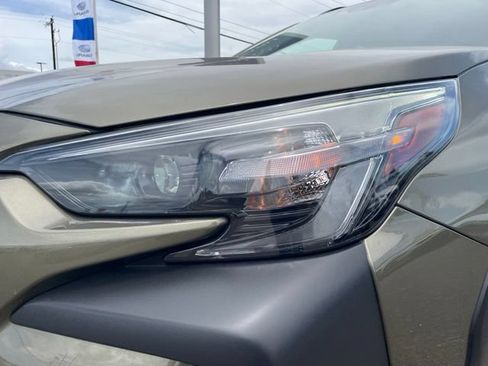 Used 2025 Subaru Outback Limited AWD/4WD image 4