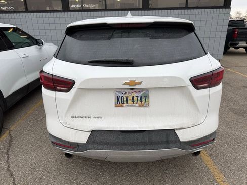 Used 2025 Chevrolet Blazer LT image 3