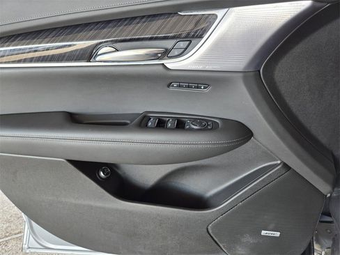 Used 2025 Cadillac XT6 Premium Luxury image 35