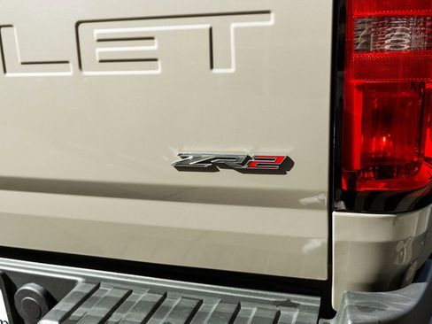 Used 2021 Chevrolet Colorado ZR2 w/ ZR2 Dusk Special Edition AWD/4WD image 37
