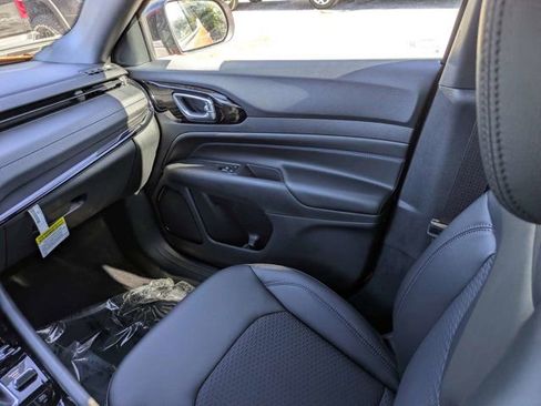 New 2026 Jeep Compass Latitude AWD/4WD image 17