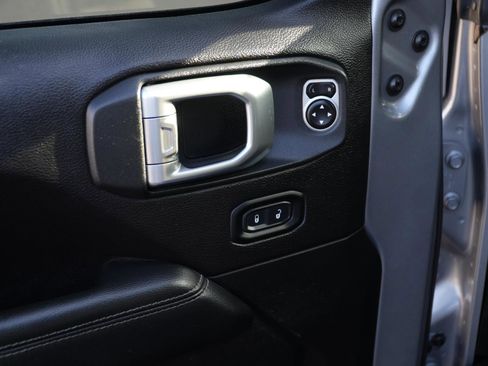 Used 2019 Jeep Wrangler Unlimited Sahara w/ Safety Group image 16