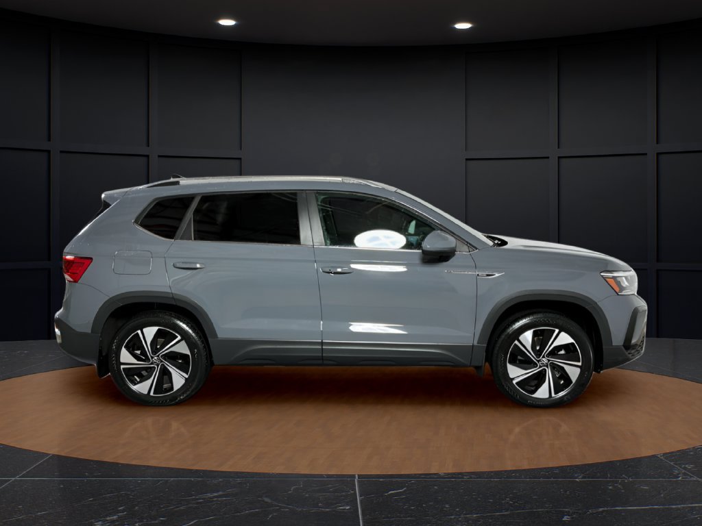 Used 2024 Volkswagen Taos SE AWD/4WD image 6
