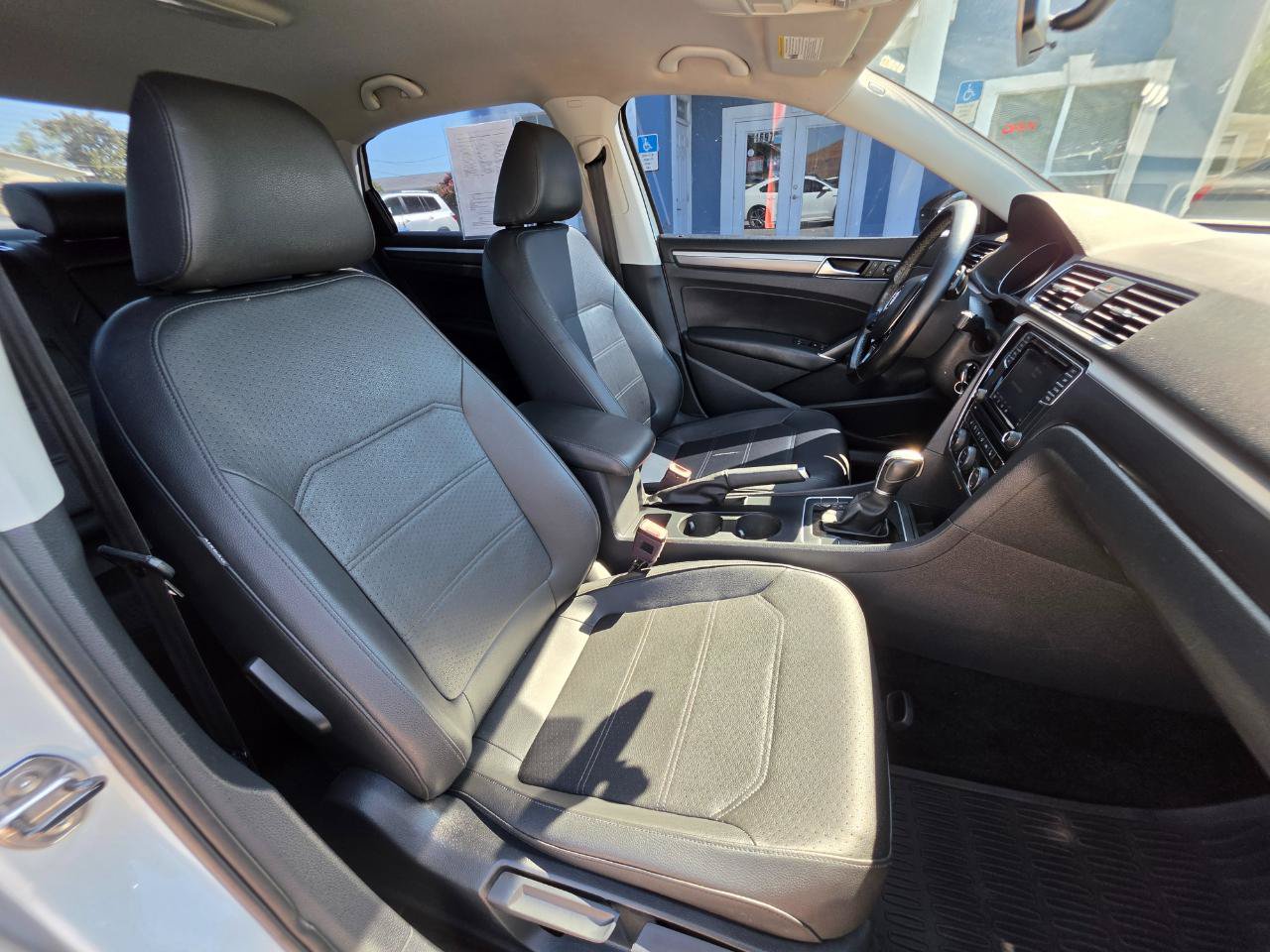 Used 2018 Volkswagen Passat 2.0T R-Line FWD image 26