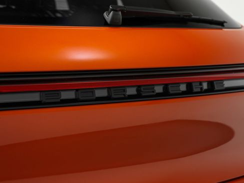 Certified 2025 Porsche Macan image 18