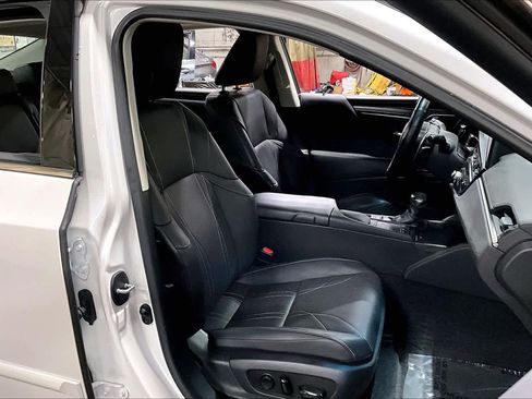 Used 2022 Lexus ES 300h w/ Accessory Package 2 image 8