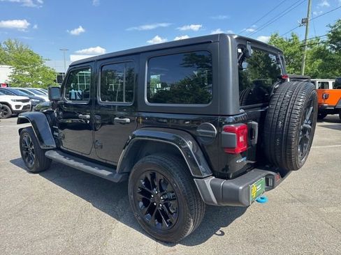 Used 2023 Jeep Wrangler Unlimited Sahara AWD/4WD image 17