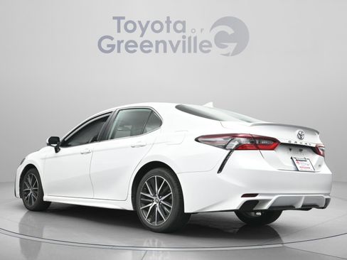 Used 2024 Toyota Camry SE image 9