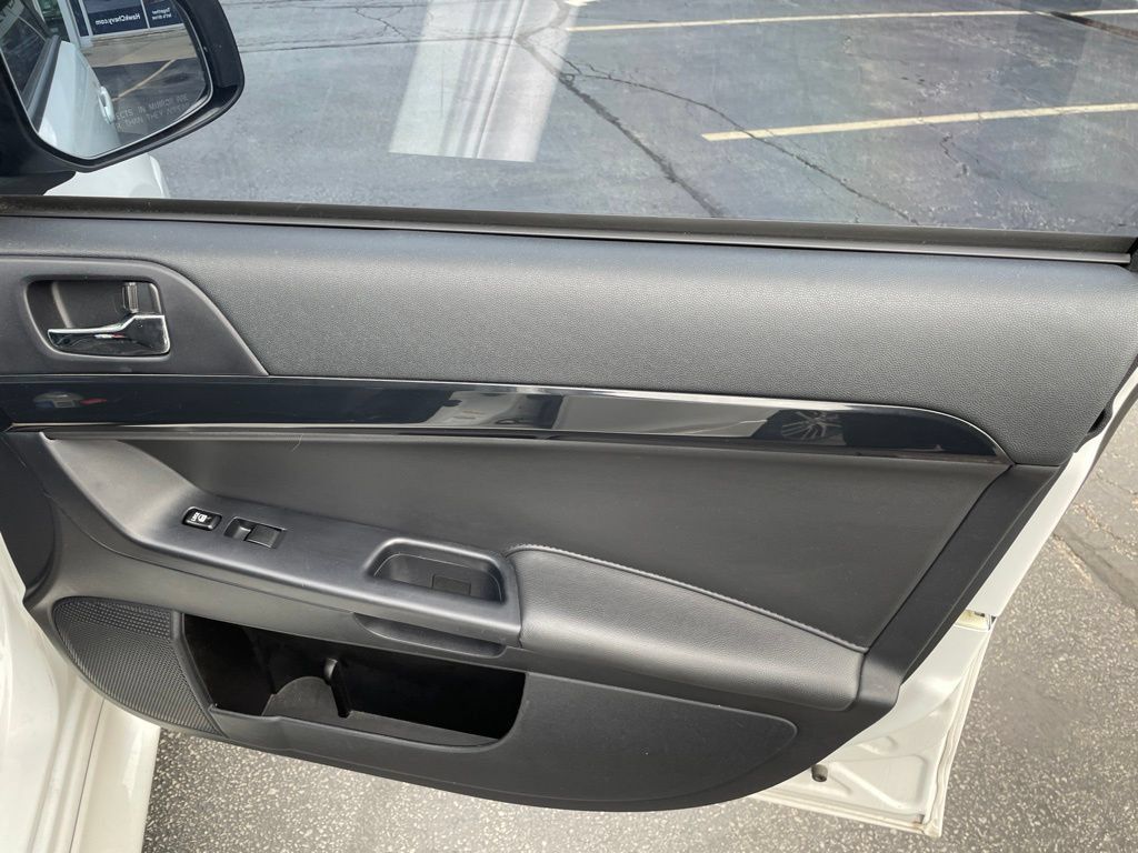 Used 2017 Mitsubishi Lancer SE AWD/4WD image 9