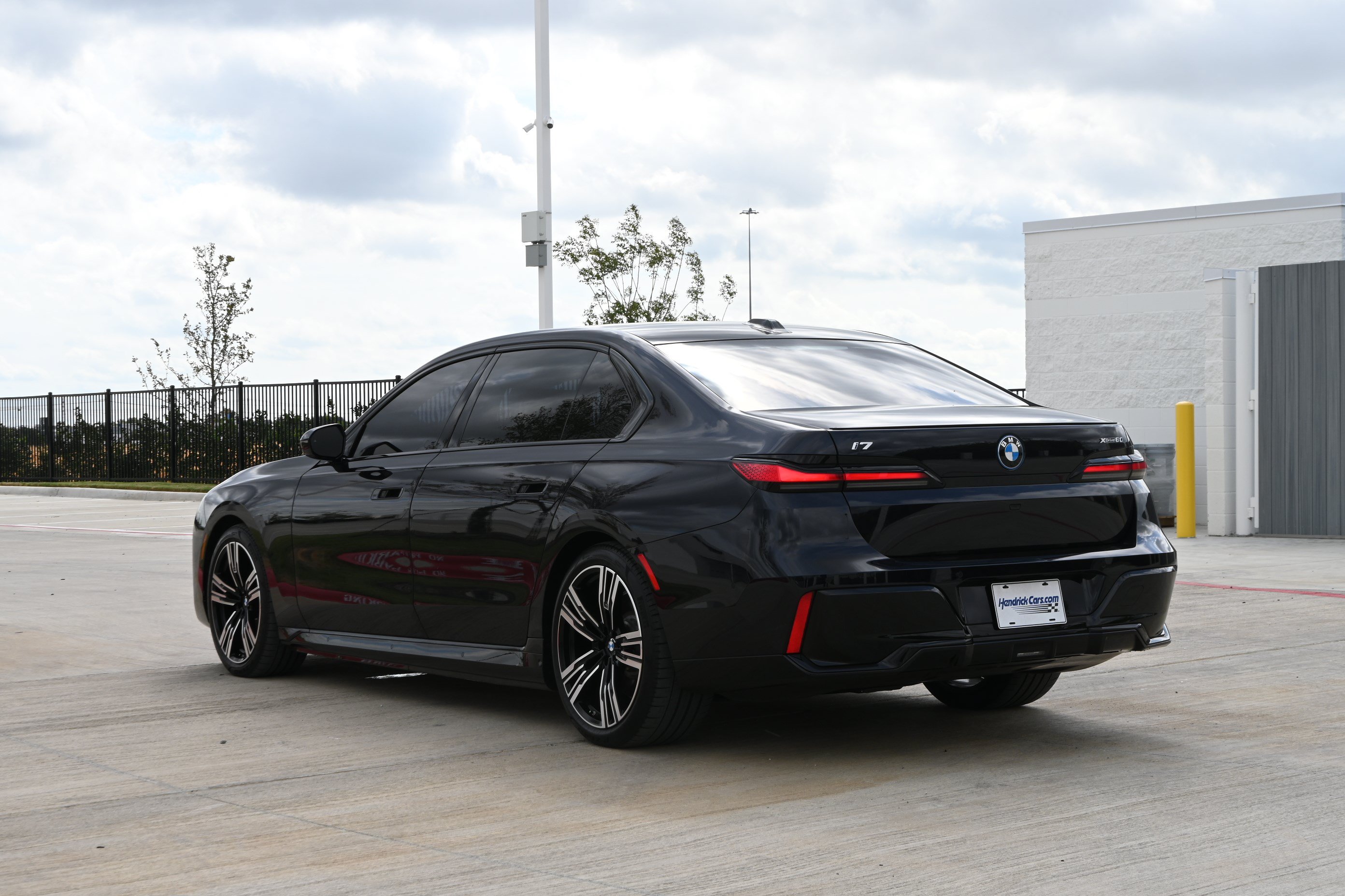 Certified 2024 BMW i7 xDrive60 w/ Executive Package AWD/4WD image 7