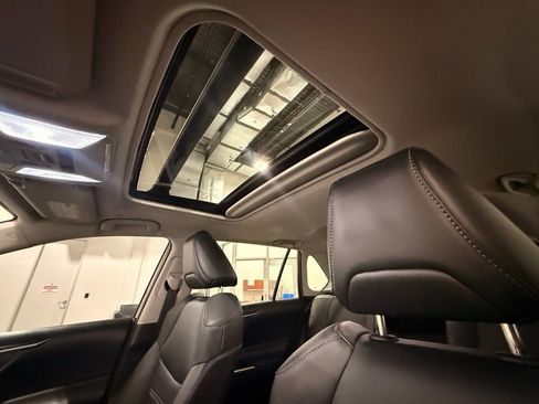 Used 2023 Toyota RAV4 XLE Premium image 17