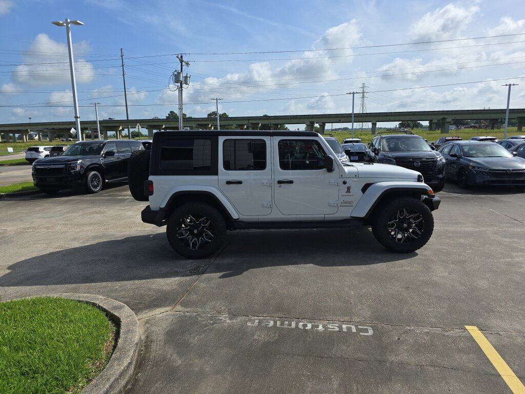 Used 2023 Jeep Wrangler Unlimited Sahara AWD/4WD image 7