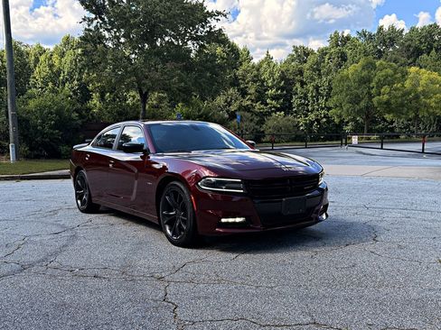 Used 2018 Dodge Charger R/T w/ Blacktop Package RWD image 3