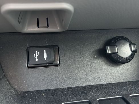 Used 2015 Toyota Highlander Limited image 31