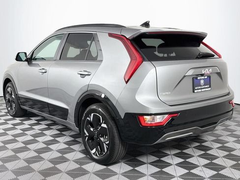 Used 2025 Kia Niro Wind w/ Wind Preserve Package FWD image 9