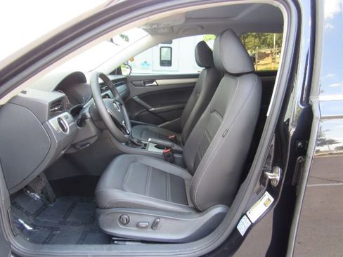 Used 2022 Volkswagen Passat 2.0T SE image 16