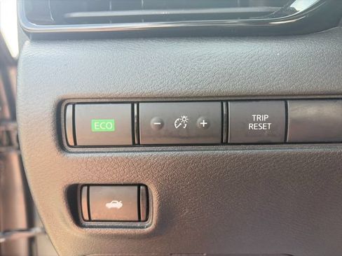 Used 2024 Nissan Sentra SV FWD image 19