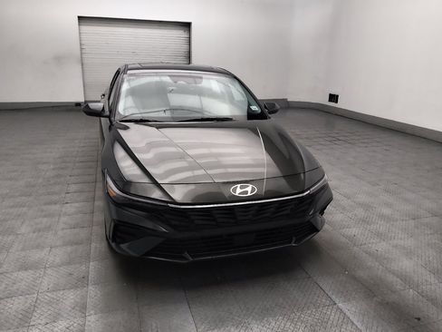 Used 2025 Hyundai Elantra Limited FWD image 14