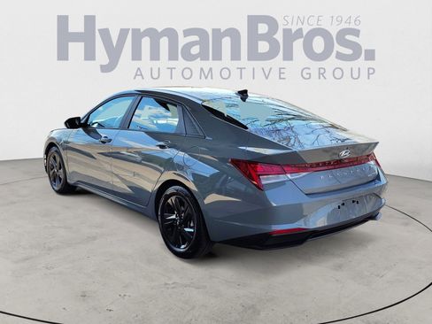 Used 2022 Hyundai Elantra Blue image 5