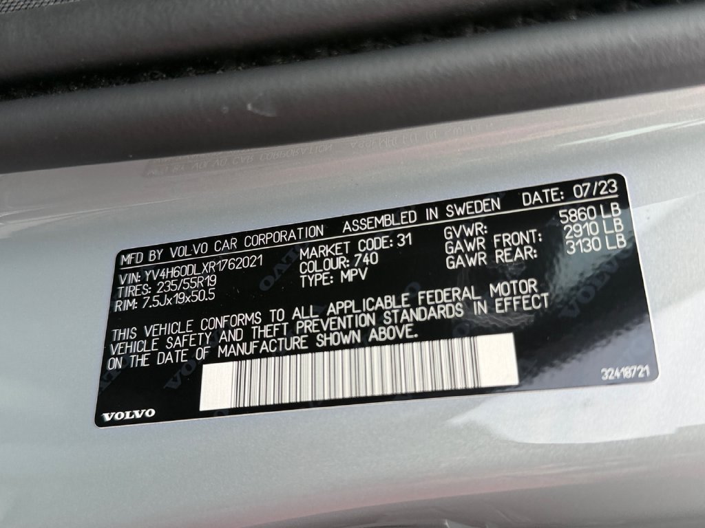 Certified 2024 Volvo XC60 T8 Plus w/ Climate Package AWD/4WD image 30