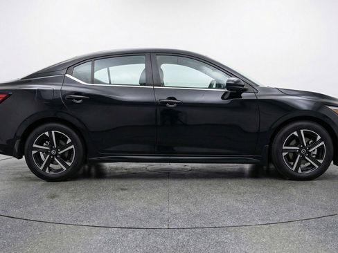 Used 2025 Nissan Sentra SV image 9